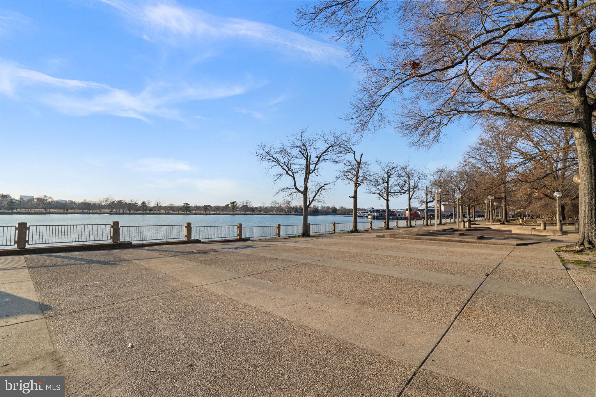 1435 4TH STREET SW B211