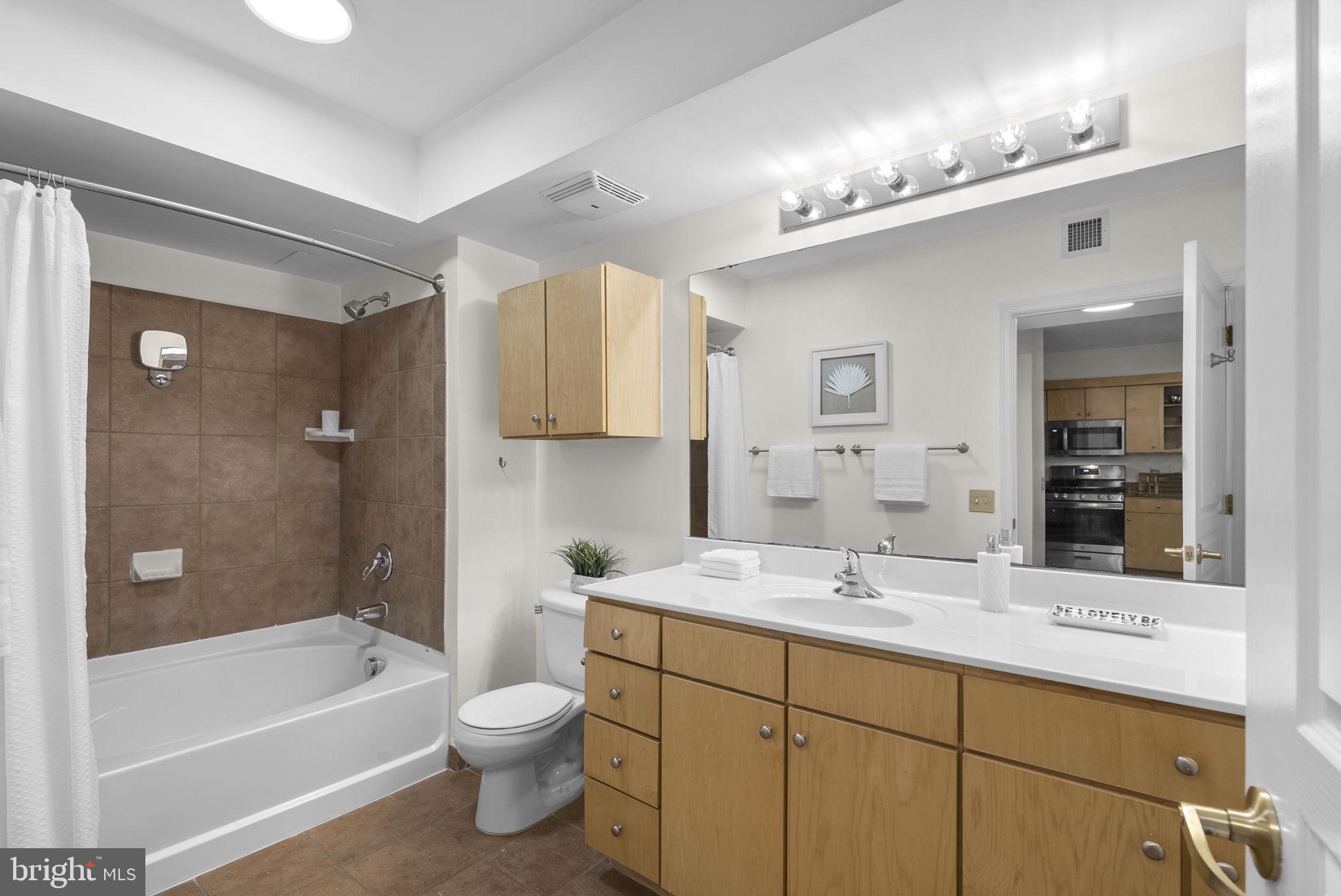 631 D STREET NW 1129