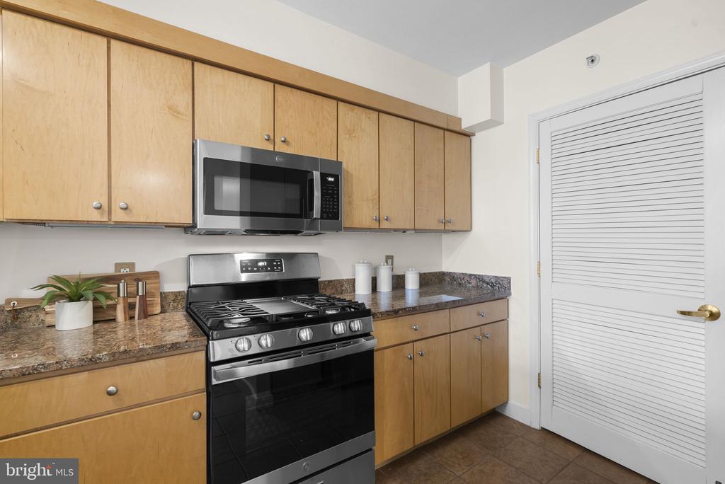 631 D STREET NW 1129