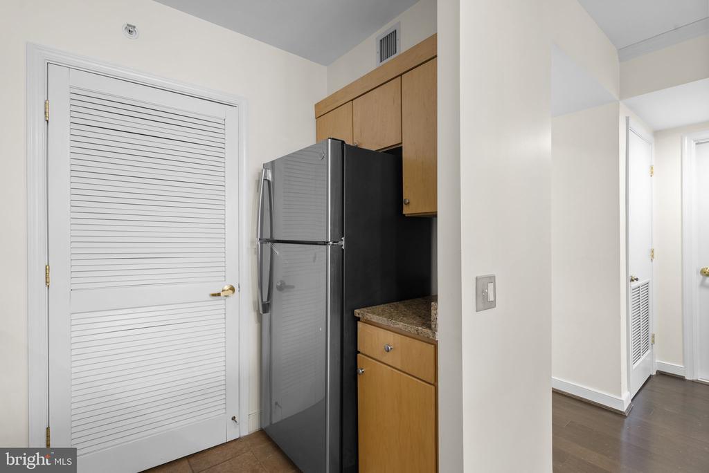631 D STREET NW 1129