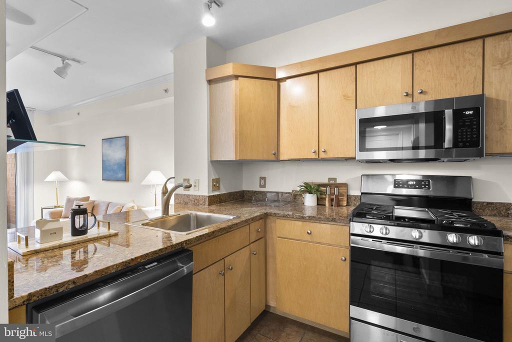 631 D STREET NW 1129