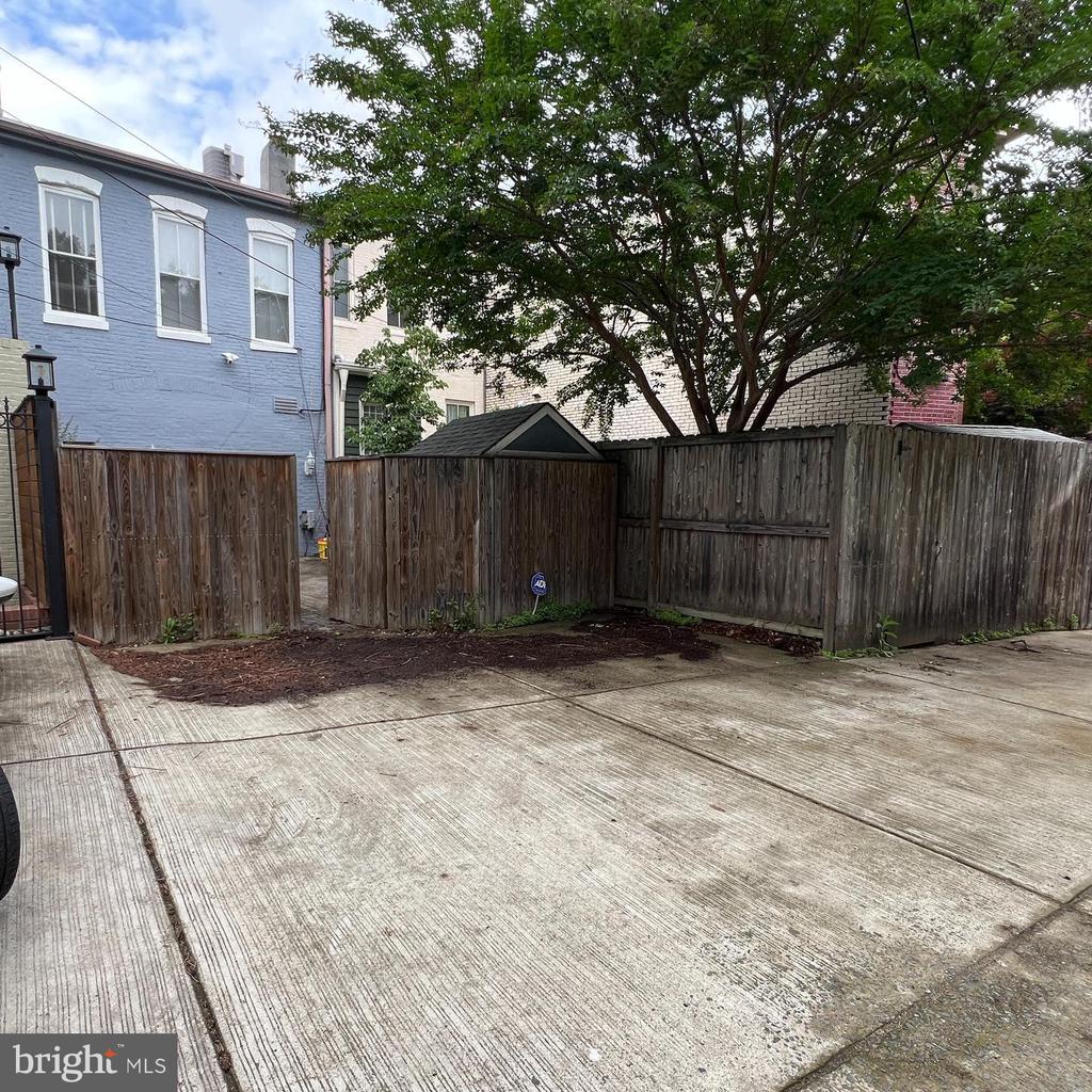 333 MARYLAND AVENUE NE