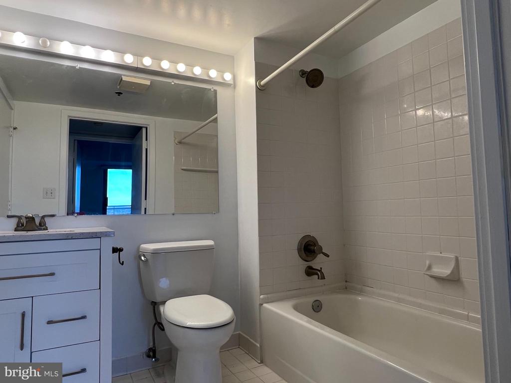 1275 25TH STREET NW Unit: 711
