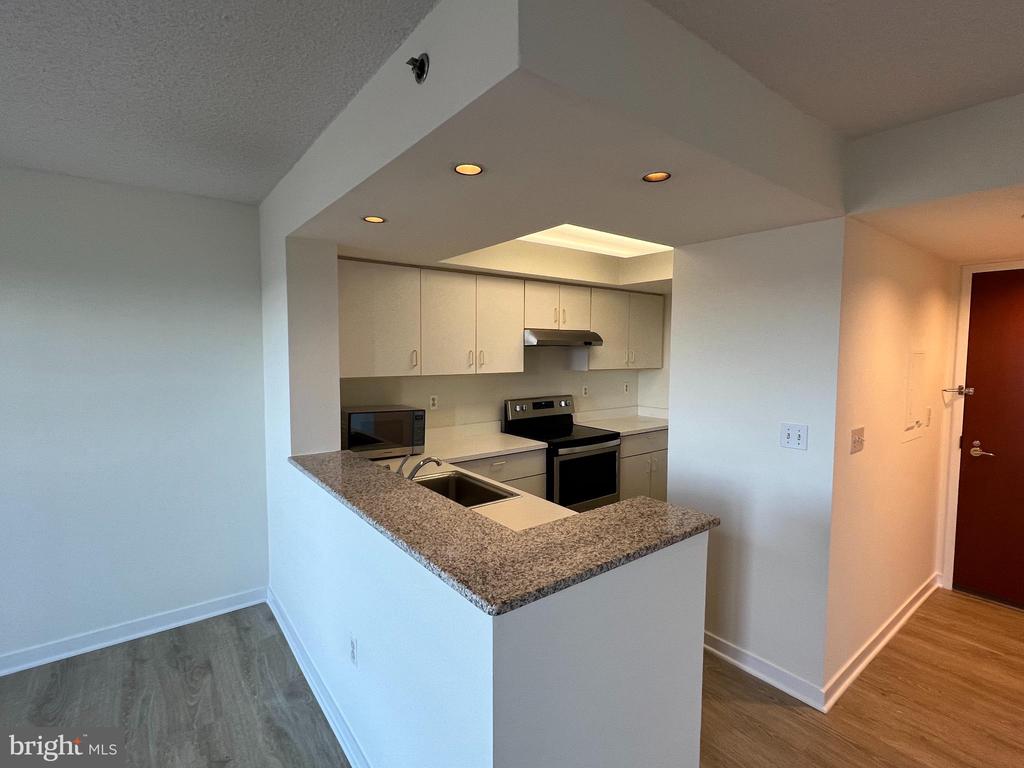 1275 25TH STREET NW Unit: 711