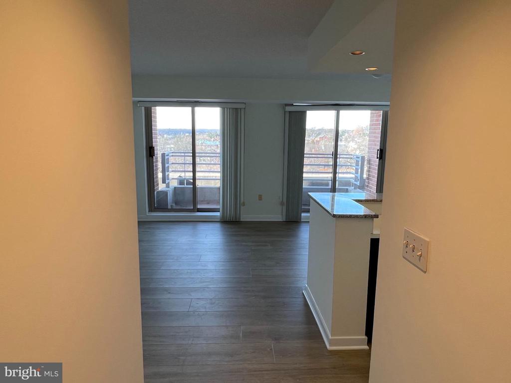 1275 25TH STREET NW Unit: 711