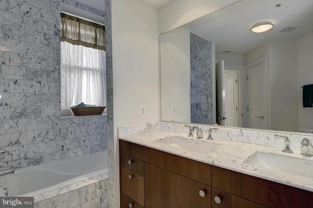 2425 L ST NW #415