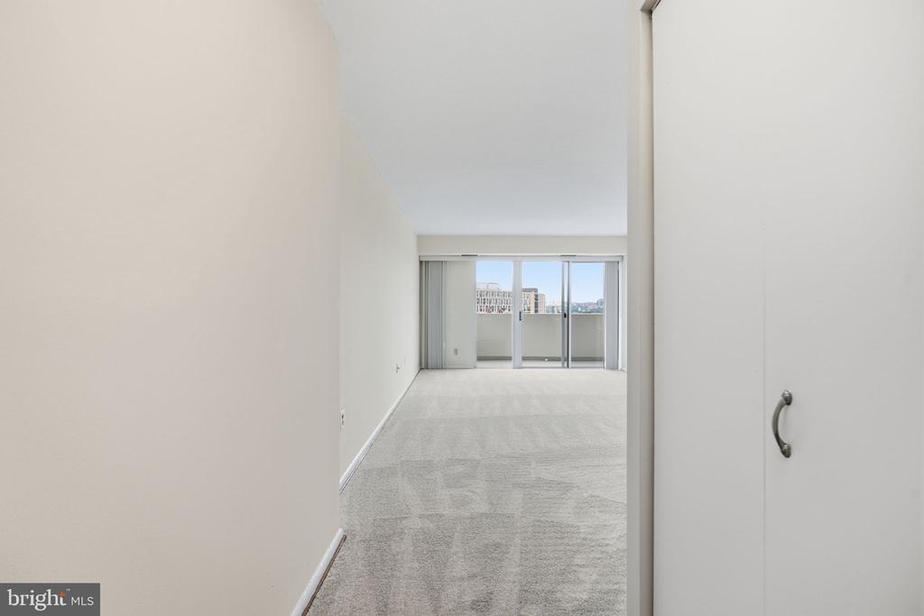 700 7TH STREET SW Unit: 717