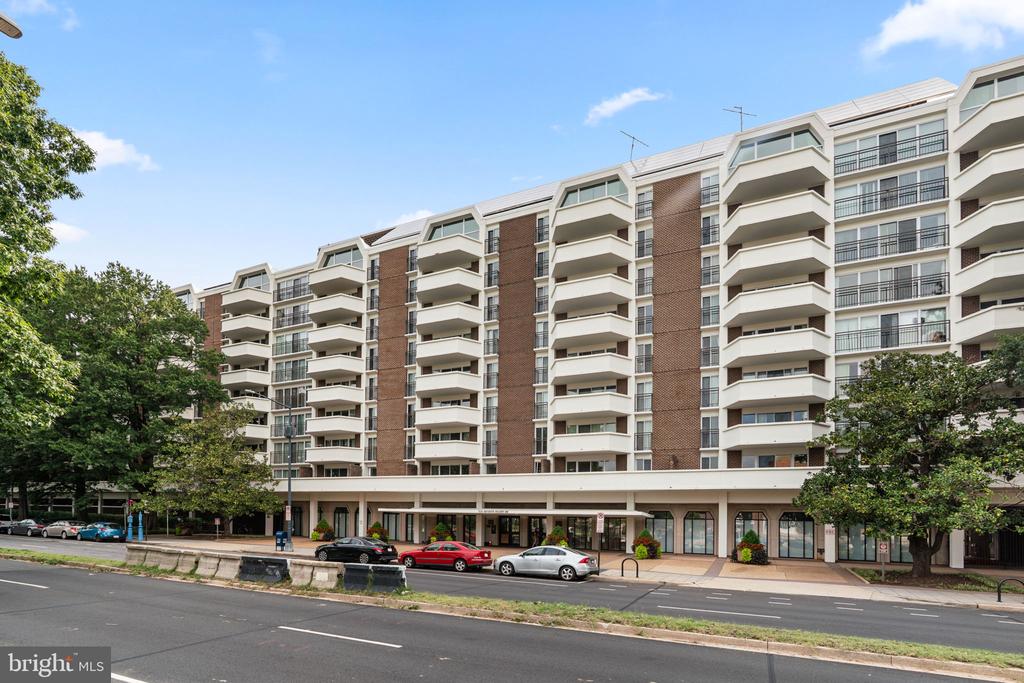 700 7TH STREET SW Unit: 717