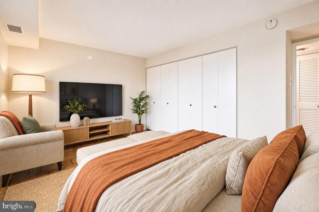 700 7TH STREET SW Unit: 717