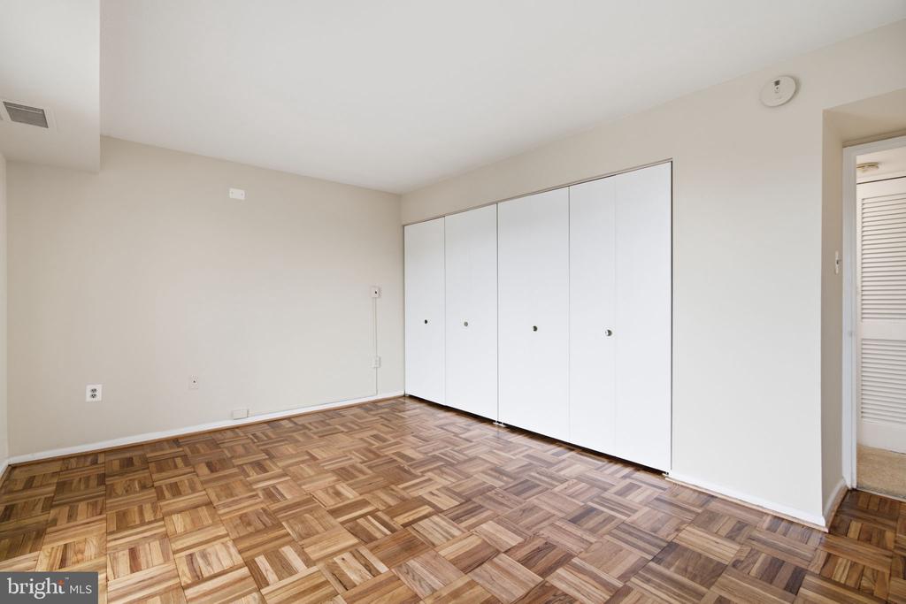 700 7TH STREET SW Unit: 717