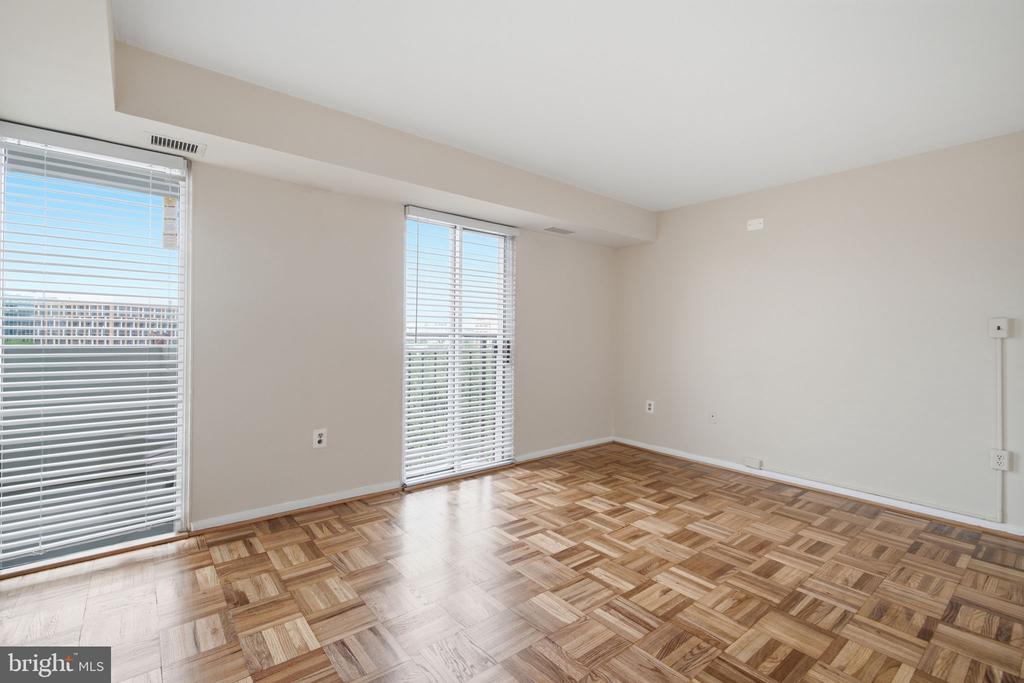 700 7TH STREET SW Unit: 717