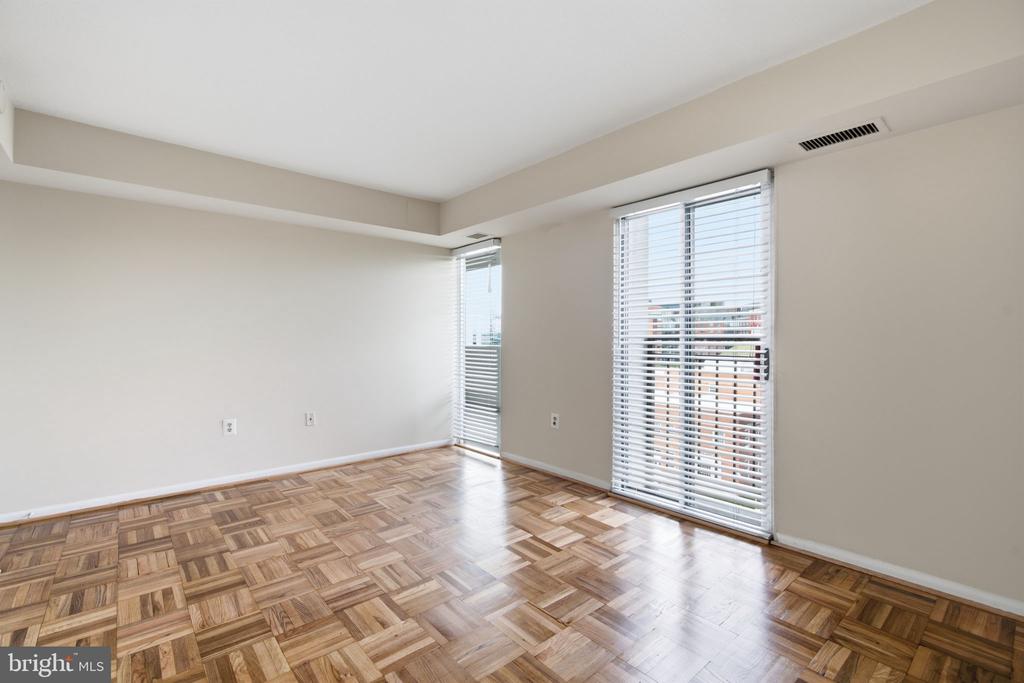 700 7TH STREET SW Unit: 717