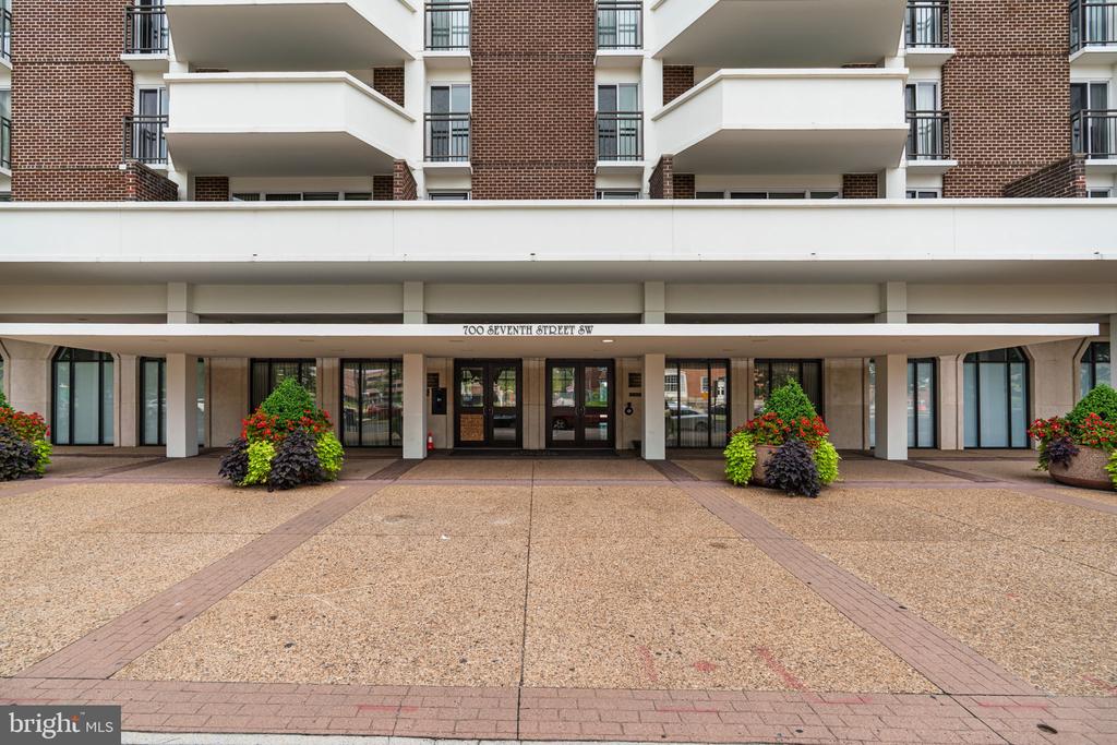 700 7TH STREET SW Unit: 717
