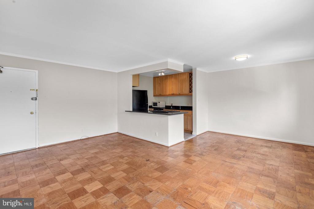 4570 MACARTHUR BOULEVARD NW Unit: 107