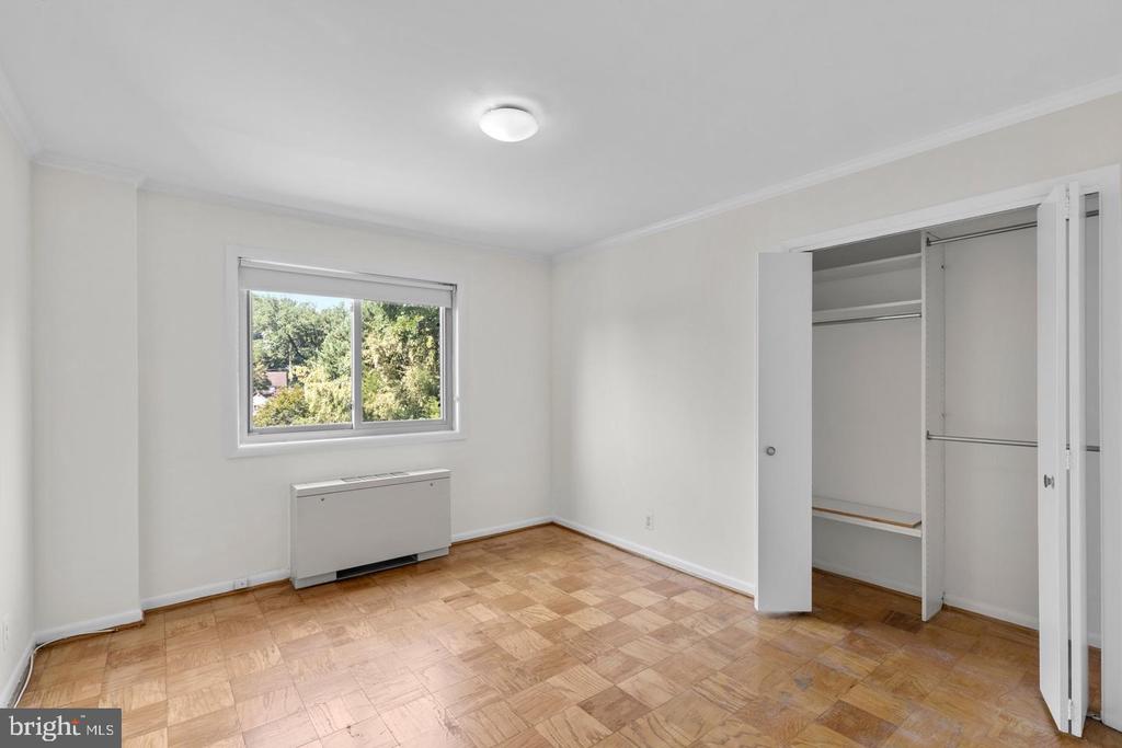 4570 MACARTHUR BOULEVARD NW Unit: 107