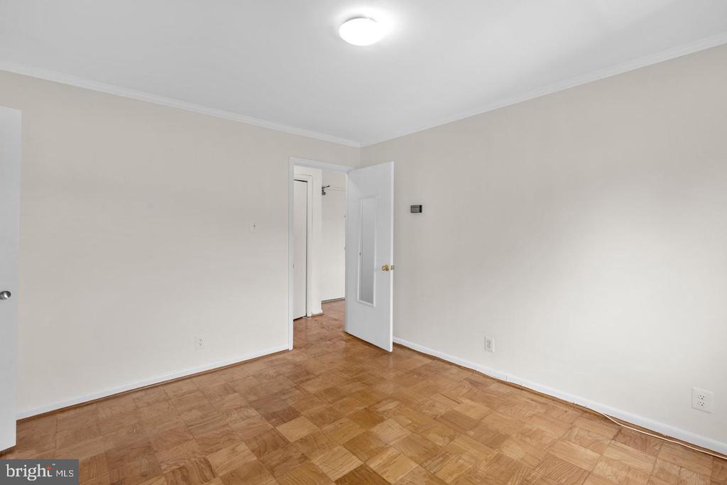 4570 MACARTHUR BOULEVARD NW Unit: 107