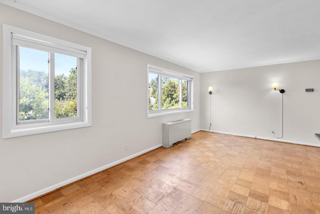 4570 MACARTHUR BOULEVARD NW Unit: 107