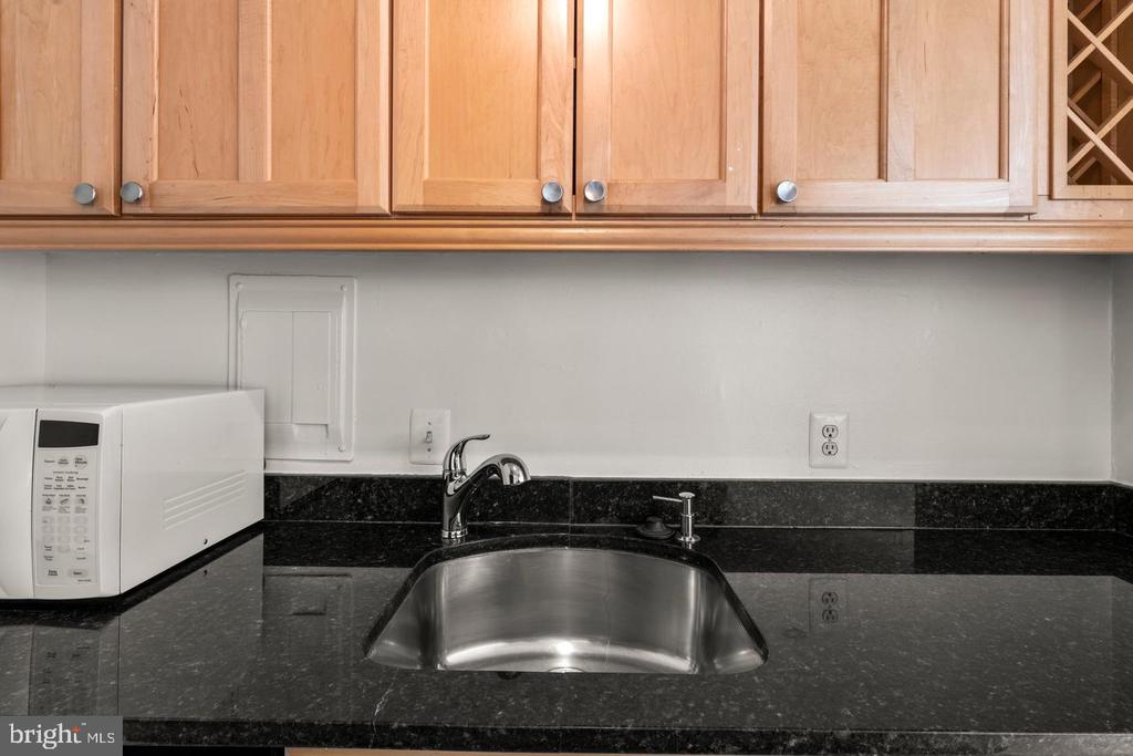 4570 MACARTHUR BOULEVARD NW Unit: 107