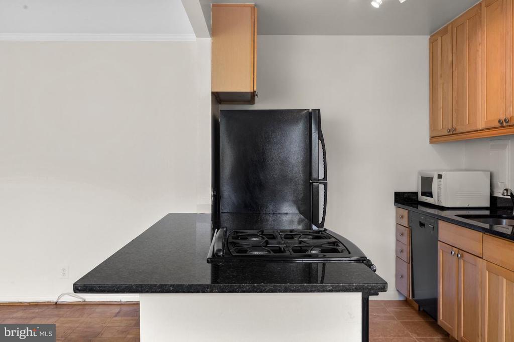 4570 MACARTHUR BOULEVARD NW Unit: 107