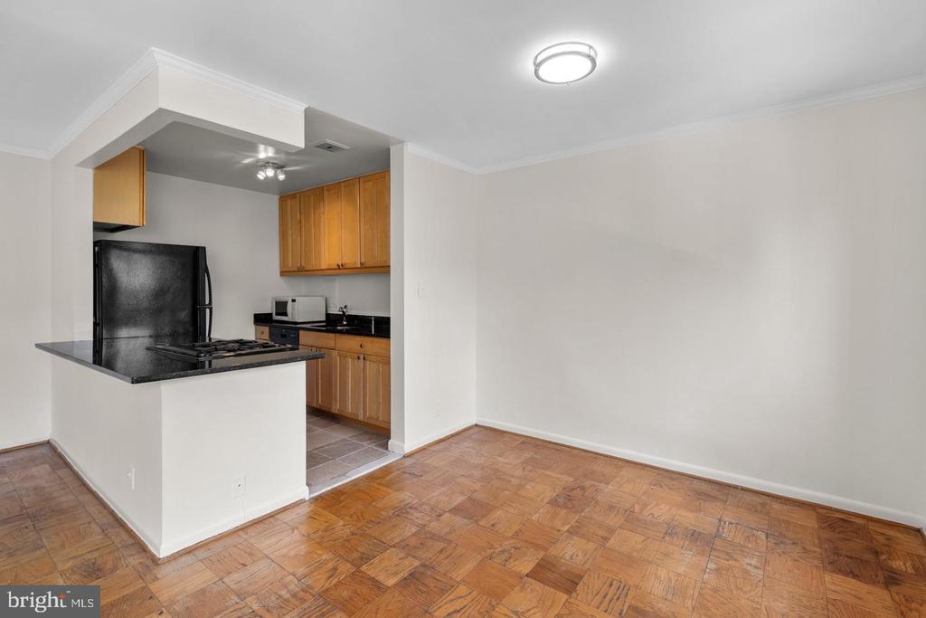 4570 MACARTHUR BOULEVARD NW Unit: 107