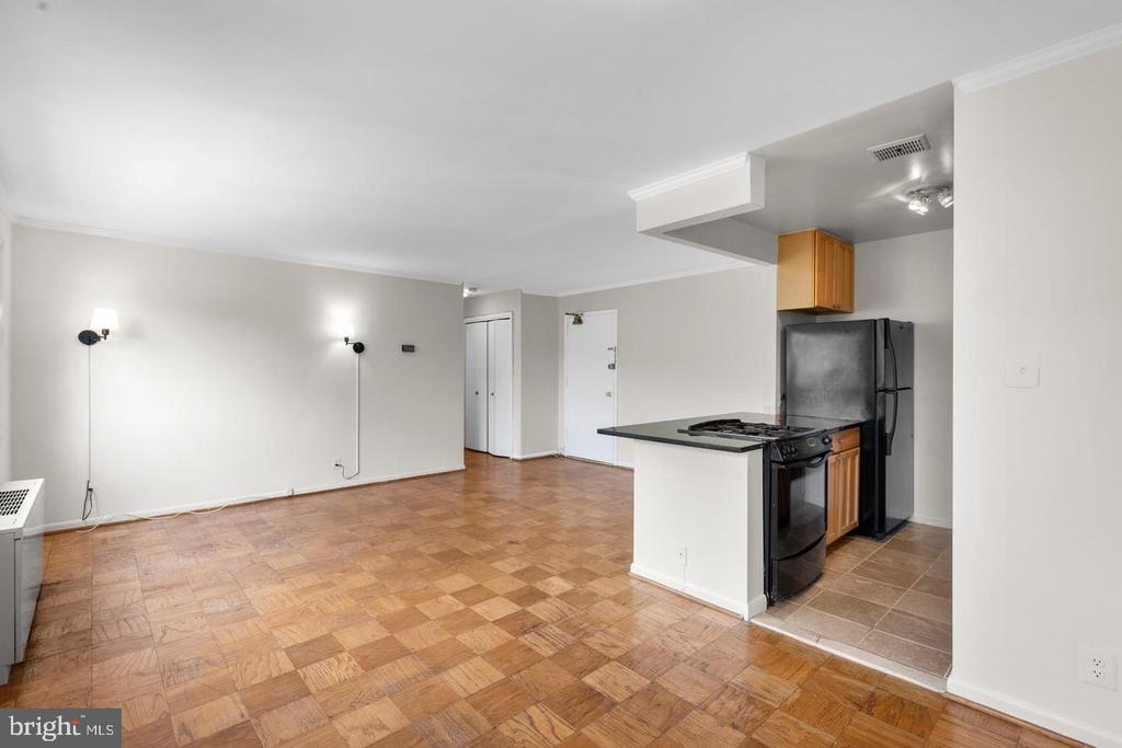 4570 MACARTHUR BOULEVARD NW Unit: 107