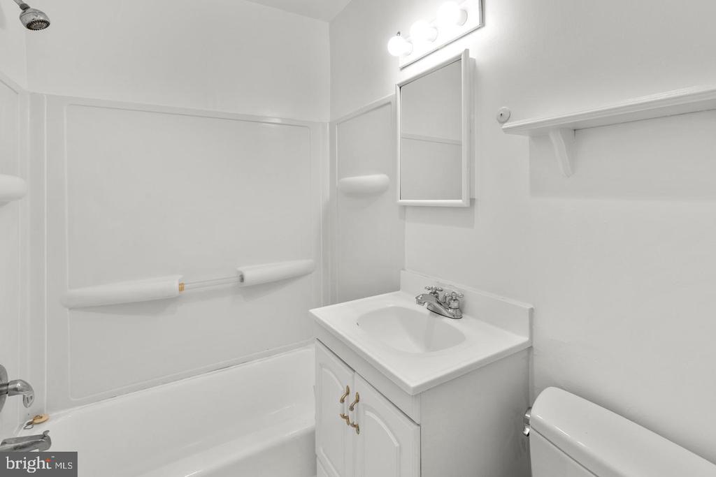 4570 MACARTHUR BOULEVARD NW Unit: 107