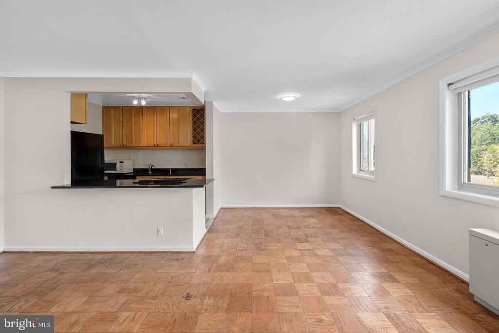 4570 MACARTHUR BOULEVARD NW Unit: 107