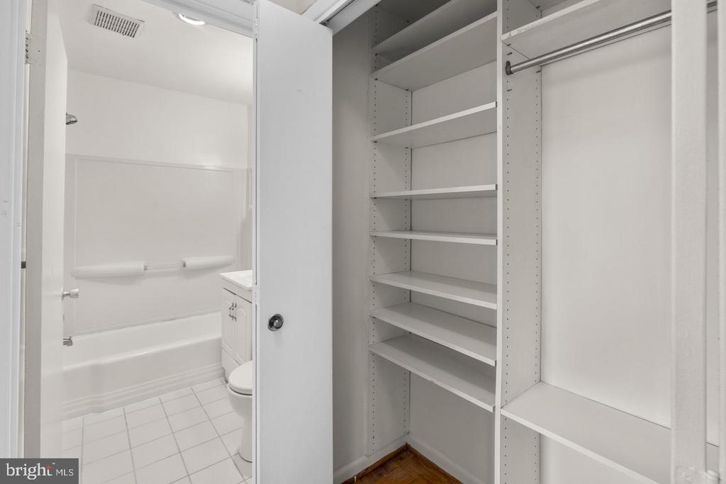 4570 MACARTHUR BOULEVARD NW Unit: 107