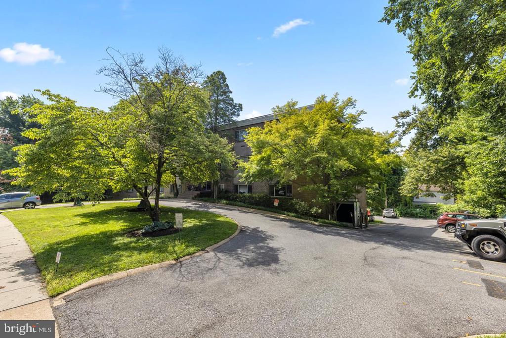 4570 MACARTHUR BOULEVARD NW Unit: 107