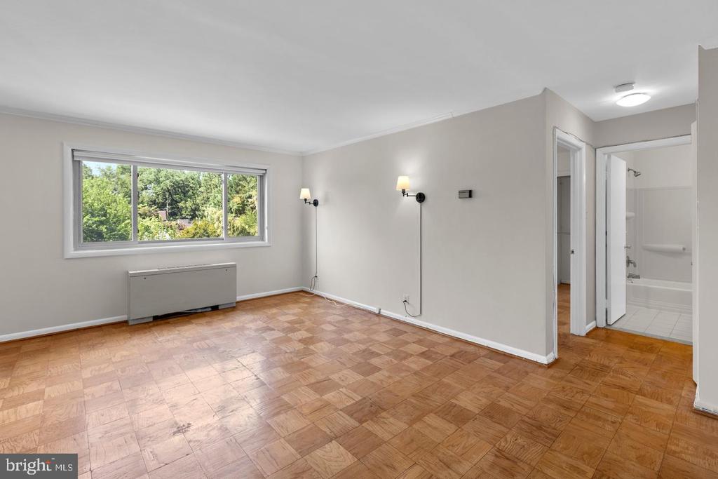 4570 MACARTHUR BOULEVARD NW Unit: 107
