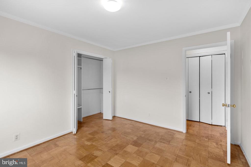 4570 MACARTHUR BOULEVARD NW Unit: 107