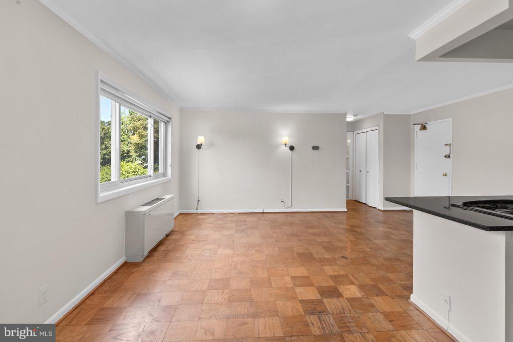 4570 MACARTHUR BOULEVARD NW Unit: 107