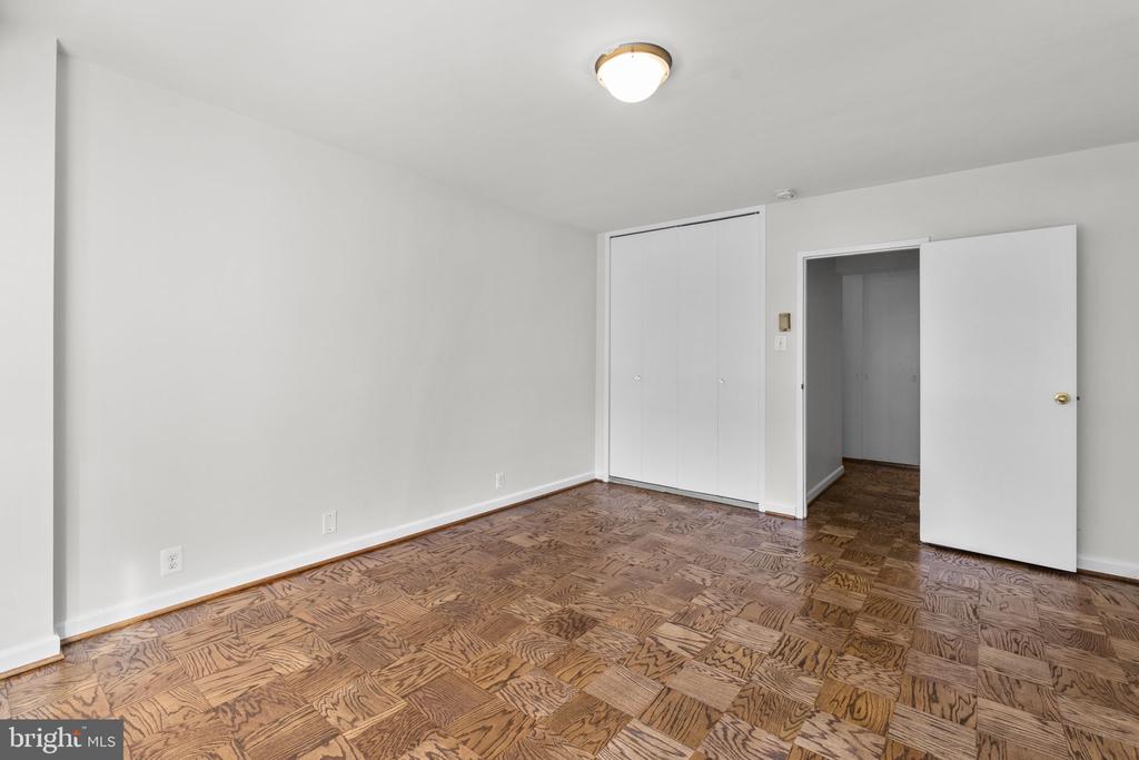 4201 CATHEDRAL AVENUE NW Unit: 215W