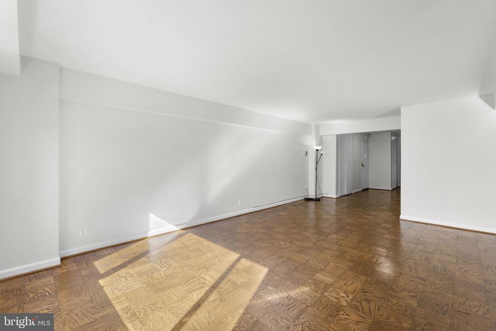 4201 CATHEDRAL AVENUE NW Unit: 215W