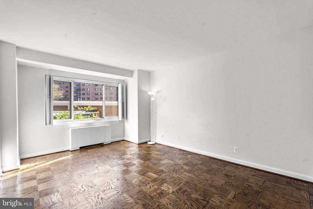 4201 CATHEDRAL AVENUE NW Unit: 215W