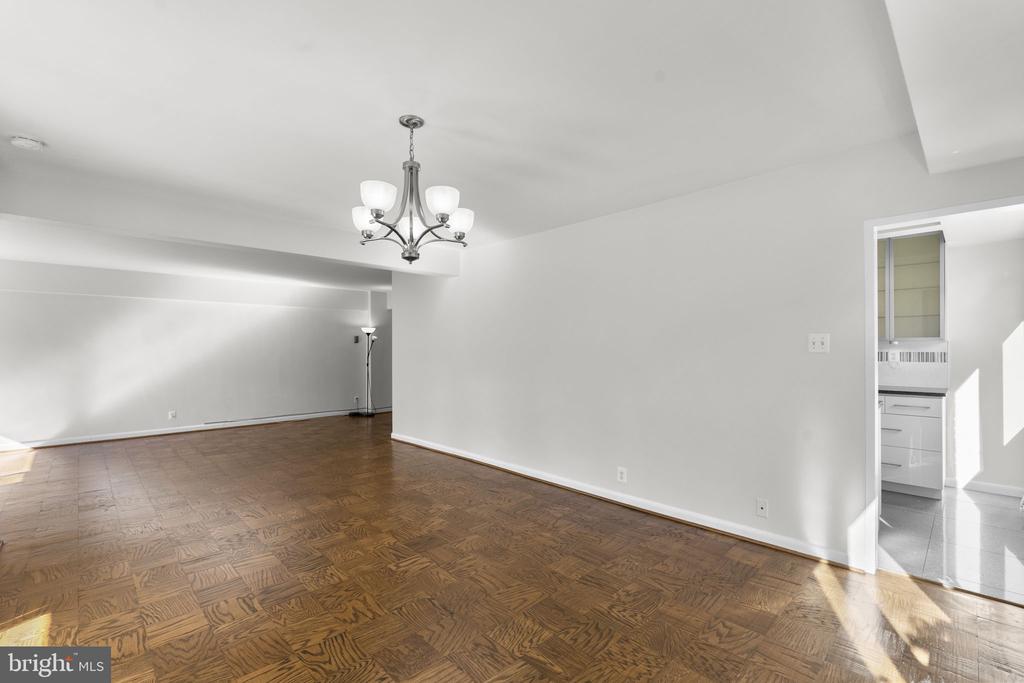 4201 CATHEDRAL AVENUE NW Unit: 215W