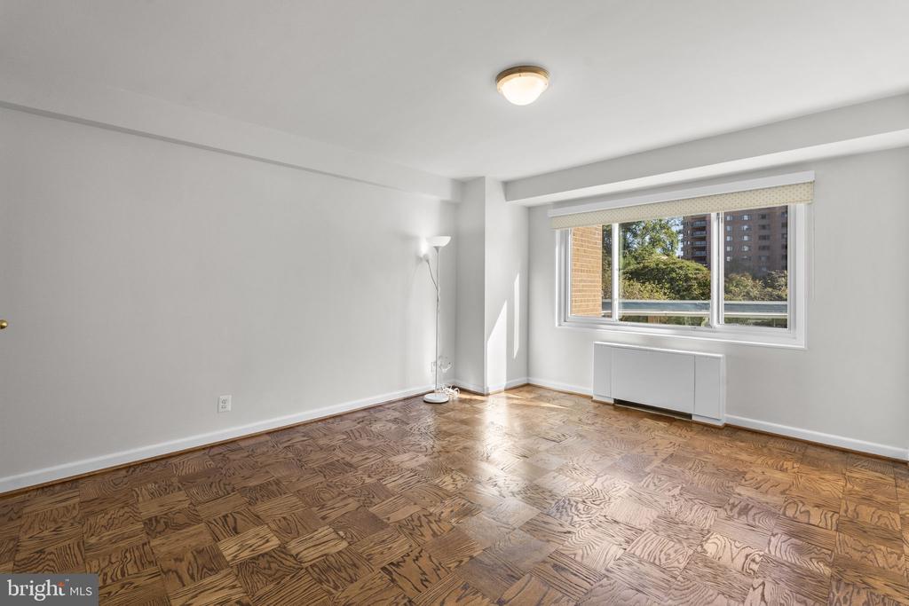 4201 CATHEDRAL AVENUE NW Unit: 215W