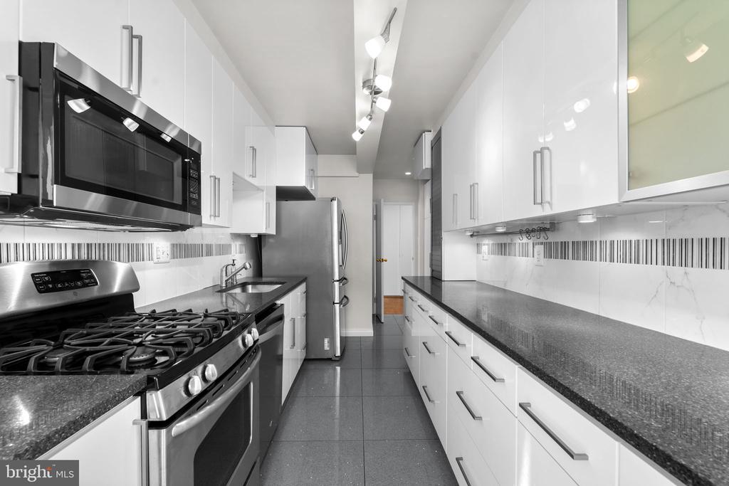 4201 CATHEDRAL AVENUE NW Unit: 215W