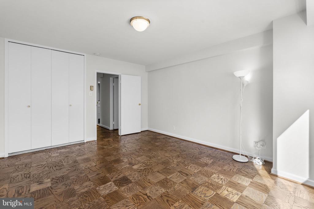 4201 CATHEDRAL AVENUE NW Unit: 215W