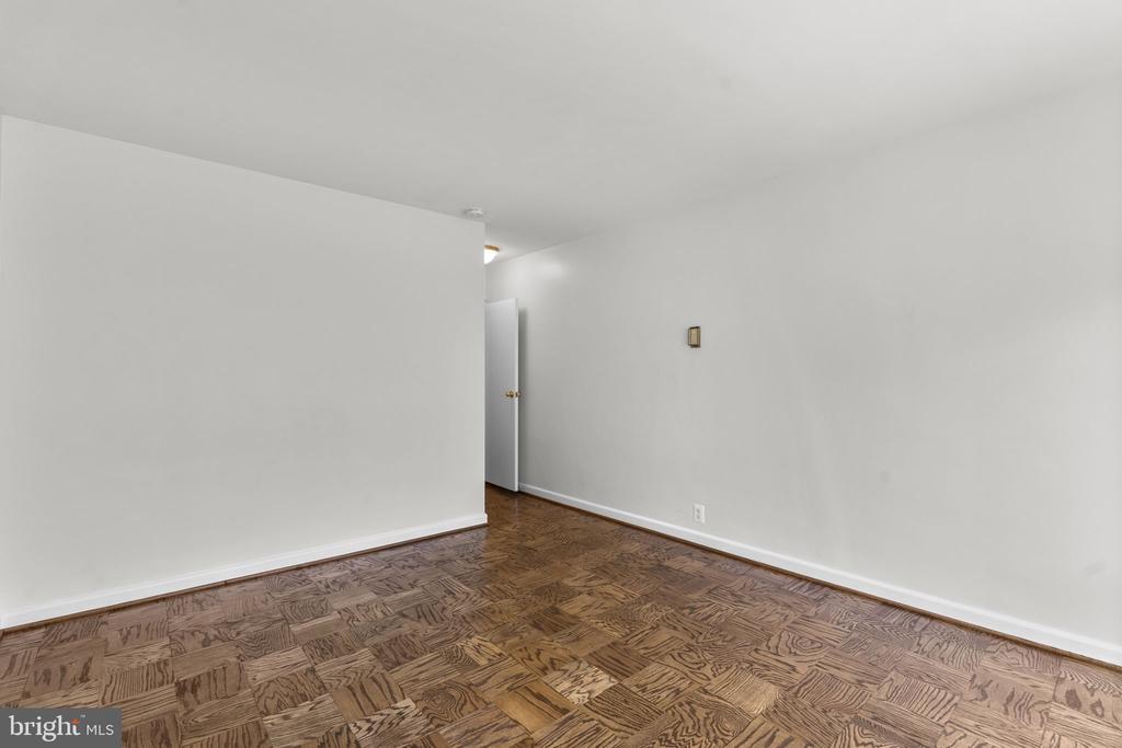4201 CATHEDRAL AVENUE NW Unit: 215W