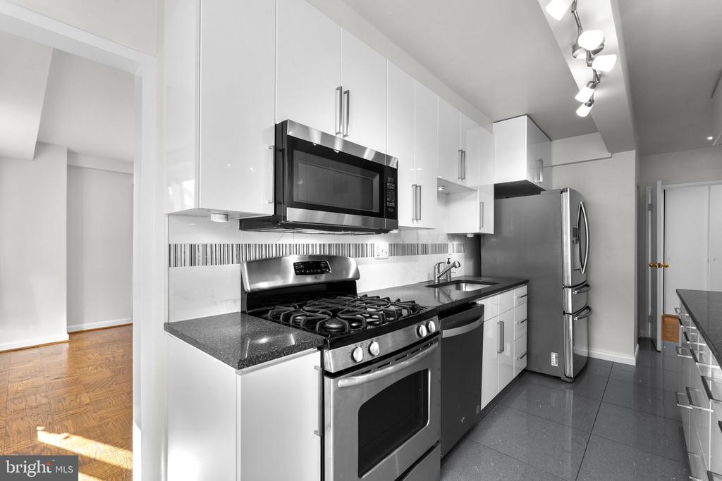4201 CATHEDRAL AVENUE NW Unit: 215W