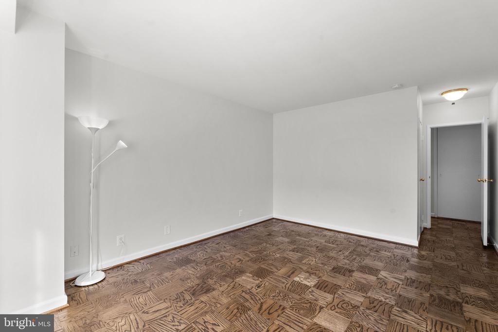 4201 CATHEDRAL AVENUE NW Unit: 215W