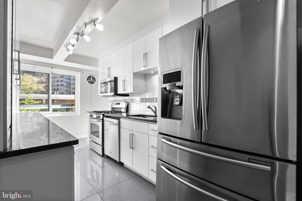 4201 CATHEDRAL AVENUE NW Unit: 215W