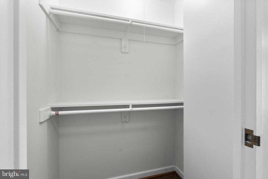 4201 CATHEDRAL AVENUE NW Unit: 215W
