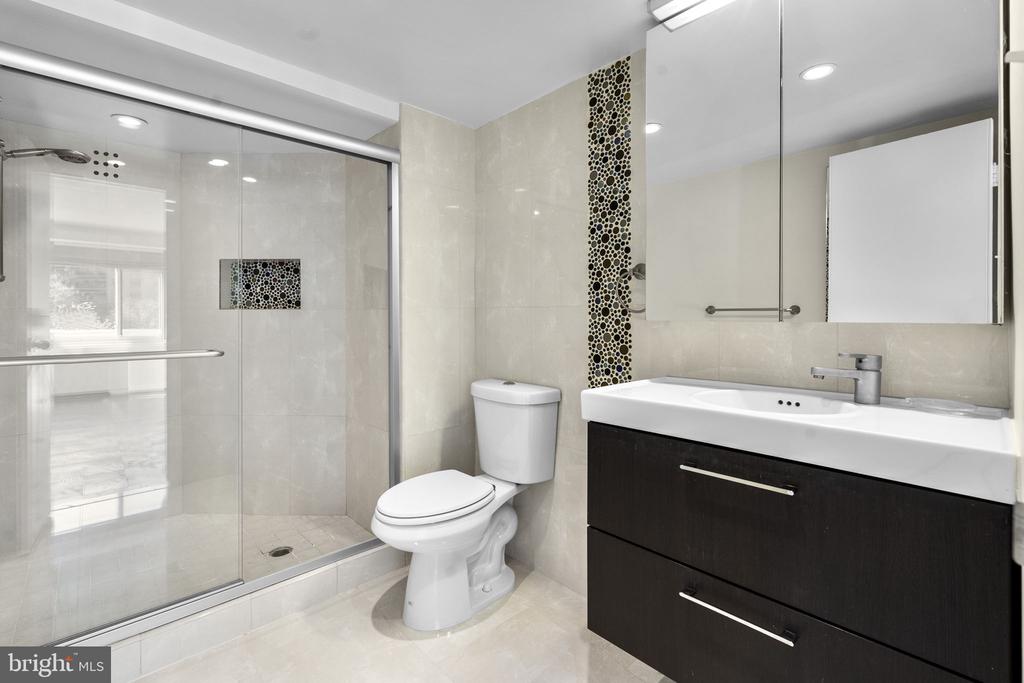 4201 CATHEDRAL AVENUE NW Unit: 215W