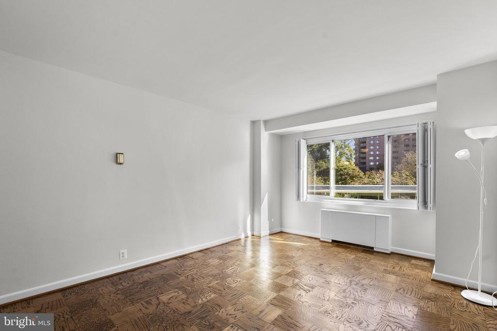 4201 CATHEDRAL AVENUE NW Unit: 215W