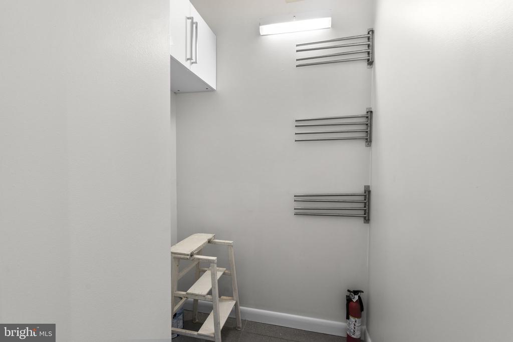 4201 CATHEDRAL AVENUE NW Unit: 215W