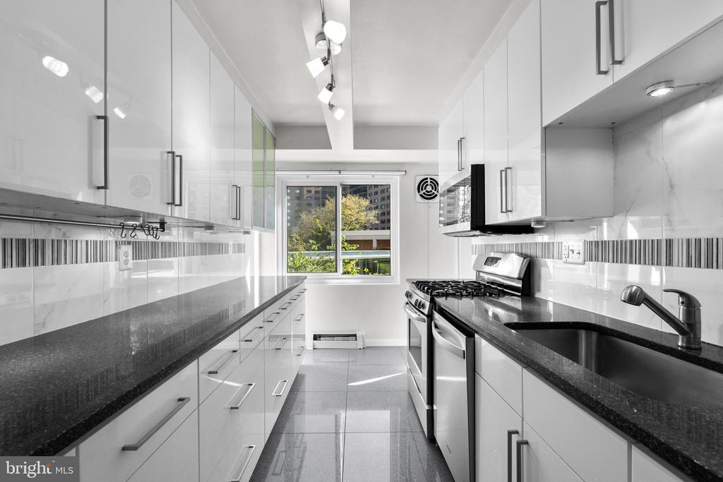 4201 CATHEDRAL AVENUE NW Unit: 215W