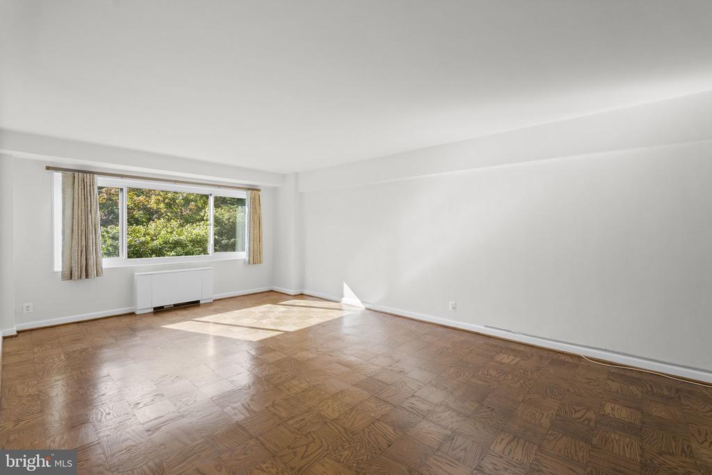 4201 CATHEDRAL AVENUE NW Unit: 215W
