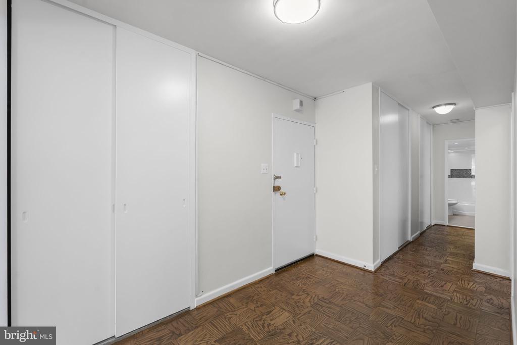 4201 CATHEDRAL AVENUE NW Unit: 215W